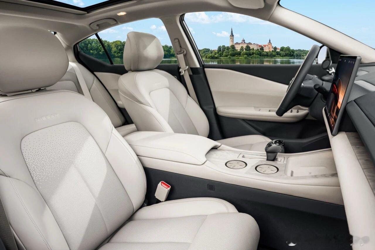 天籁·鸿蒙座舱的女王副驾太懂女生了女生选车真的很看重副驾体验！天籁·鸿蒙座舱的女