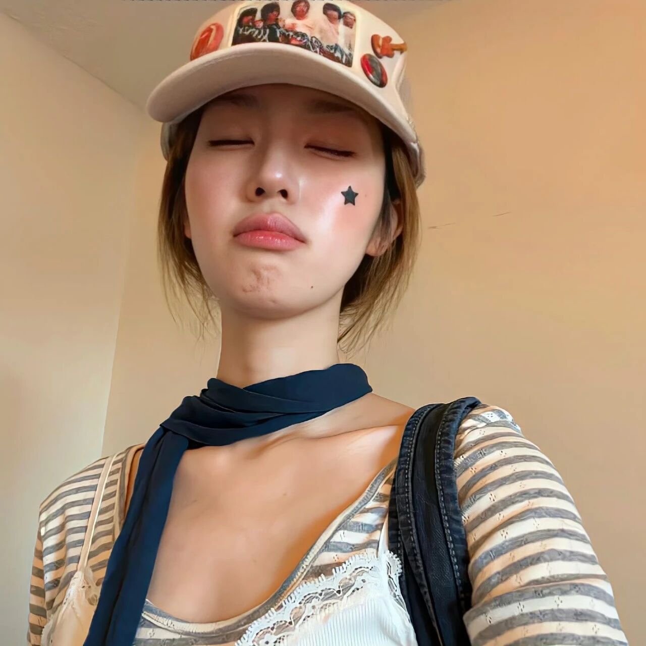 招桃花女生头像 