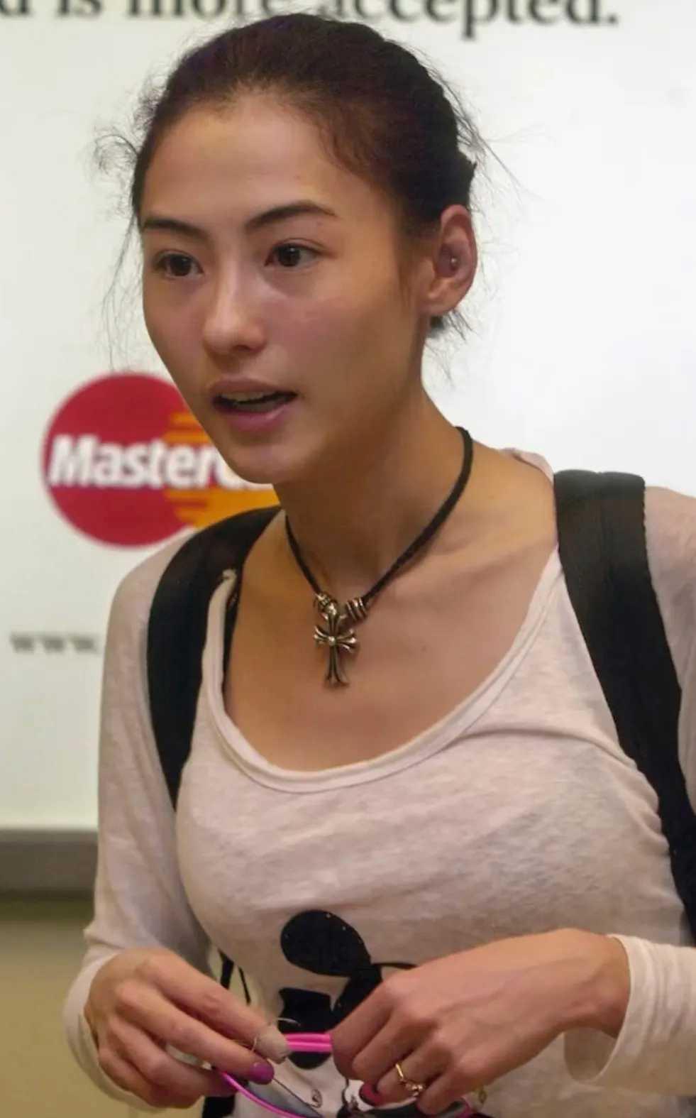 这才是真真正正无美颜、纯素颜的女明星照片