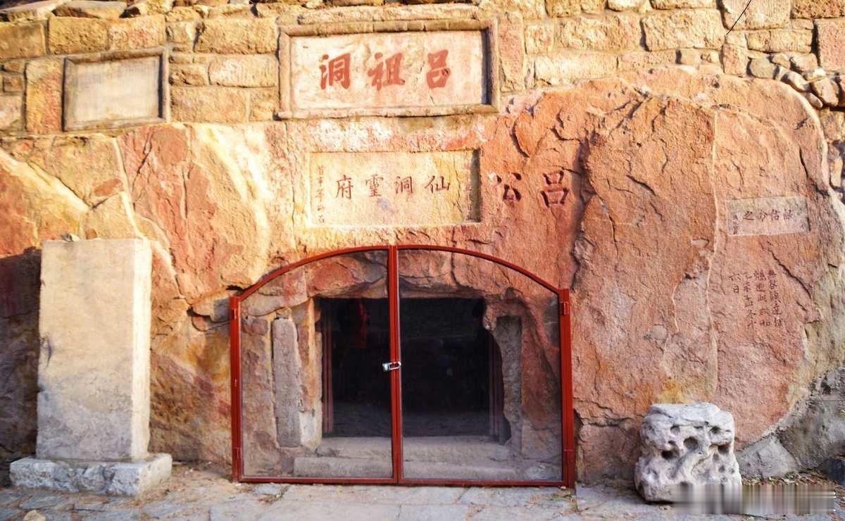 农历四月十五吕祖圣诞，来铁刹山与最好的妈妈——黑妈妈相约，寻找内心的宁静与平和。