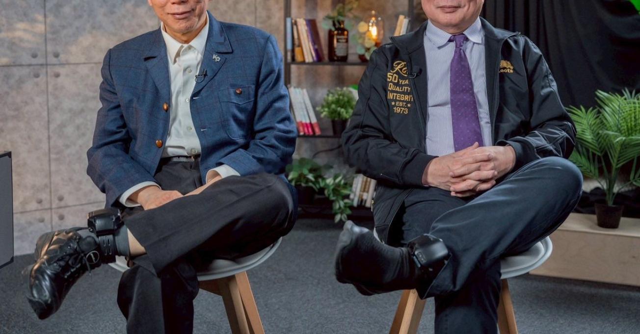 白营柯文哲想说什么？卖给谁都是卖，如果能卖给绿营、卖个好价格，也是可以的【柯文哲