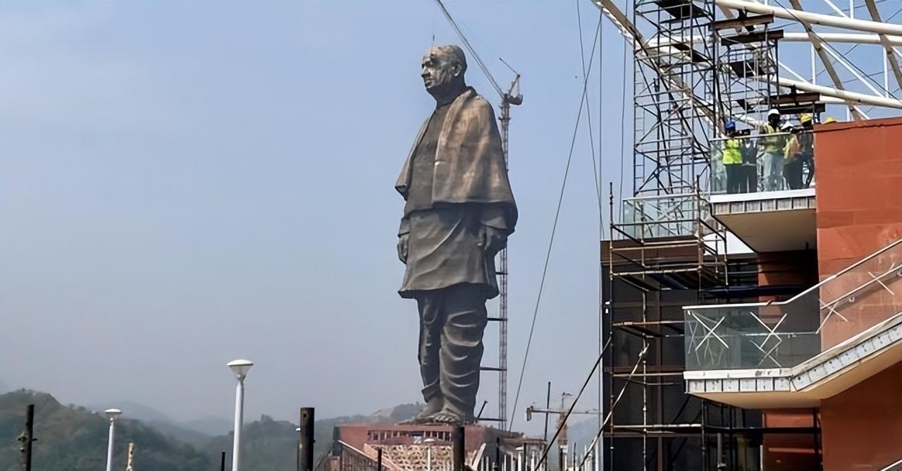 印度百姓怒了，耗资340亿造全球最高雕像，结果却是中国制造
 
麻烦看官老爷们右