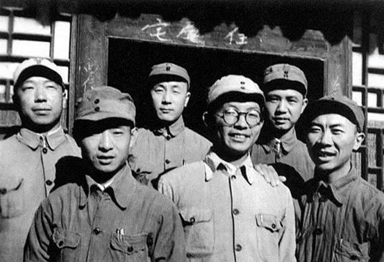 为何第34军的军长没有军衔，政委却是中将，原来是军长身份特殊
“1955年9月，