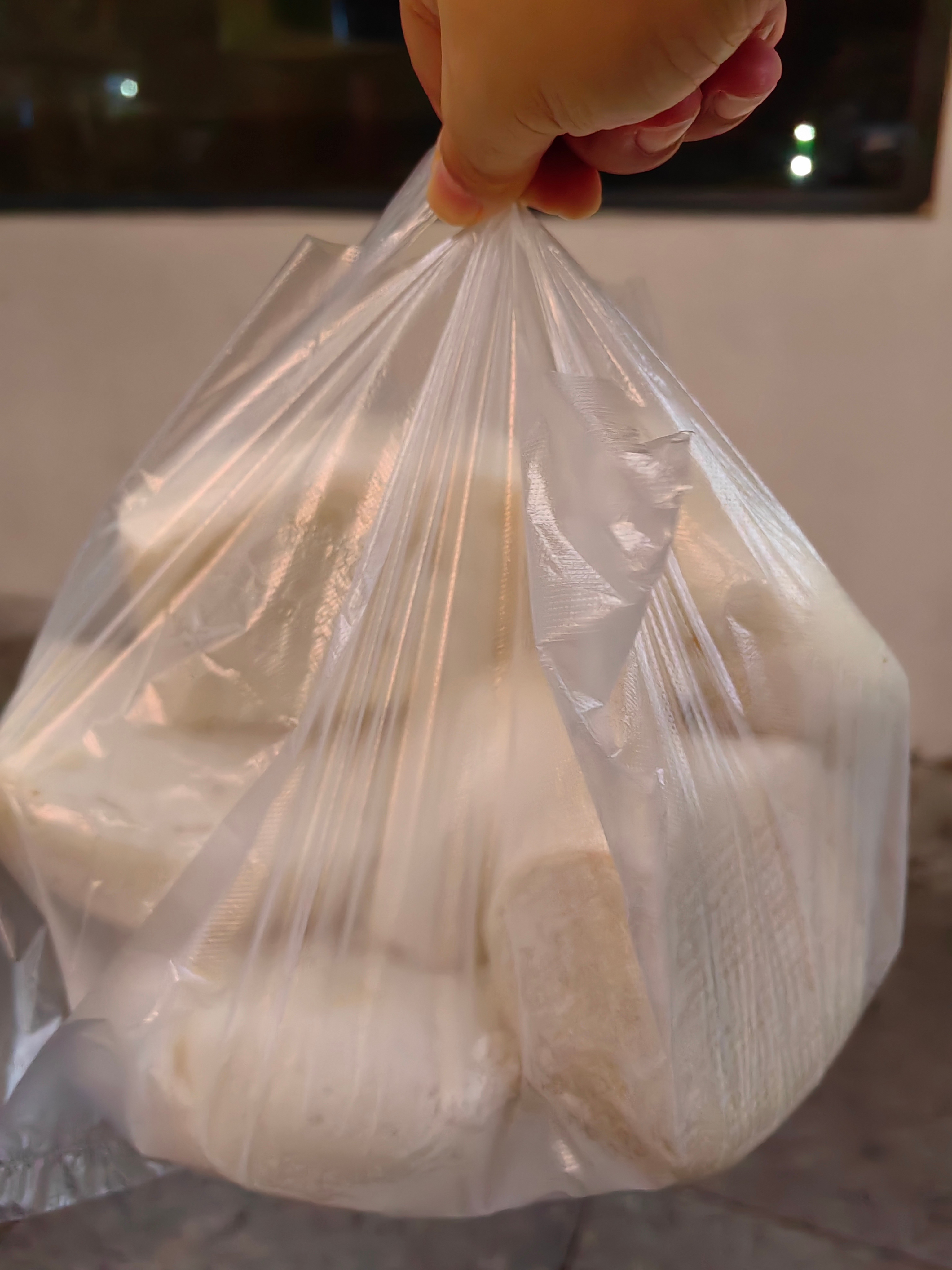 刘诗诗沈乐水 🔥 刘诗诗醉梦 食堂对外价格，5块钱，2个包子6个馒头，非预制；