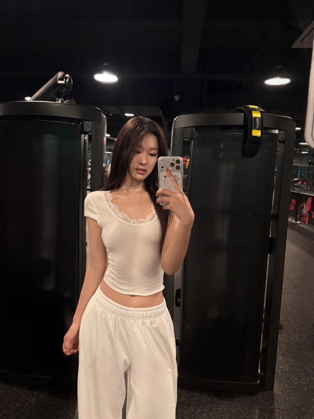 见人不如健身look