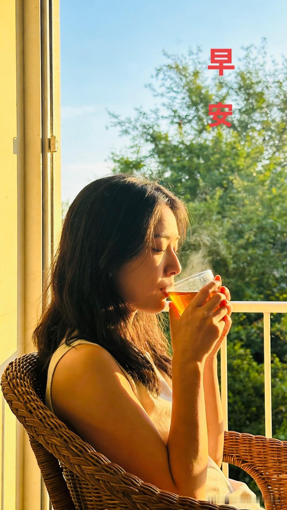 🍃🌹🌞🍵☕️💖🌱🌹🍃
今天是2026年3月13日，
清晨的第一缕