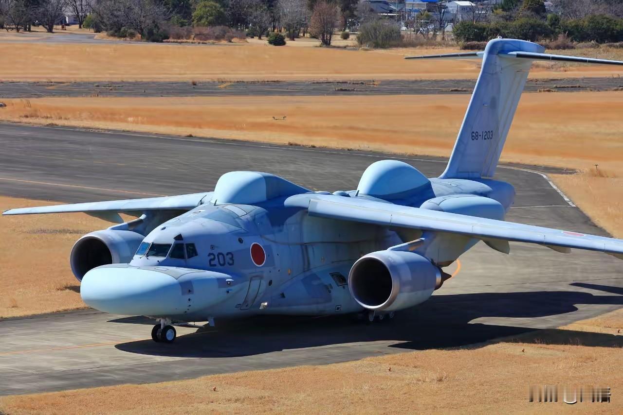 日本为了在900公里外开扰敌机，把J/ALQ-5干扰系统弄得很大，以致于把机体都