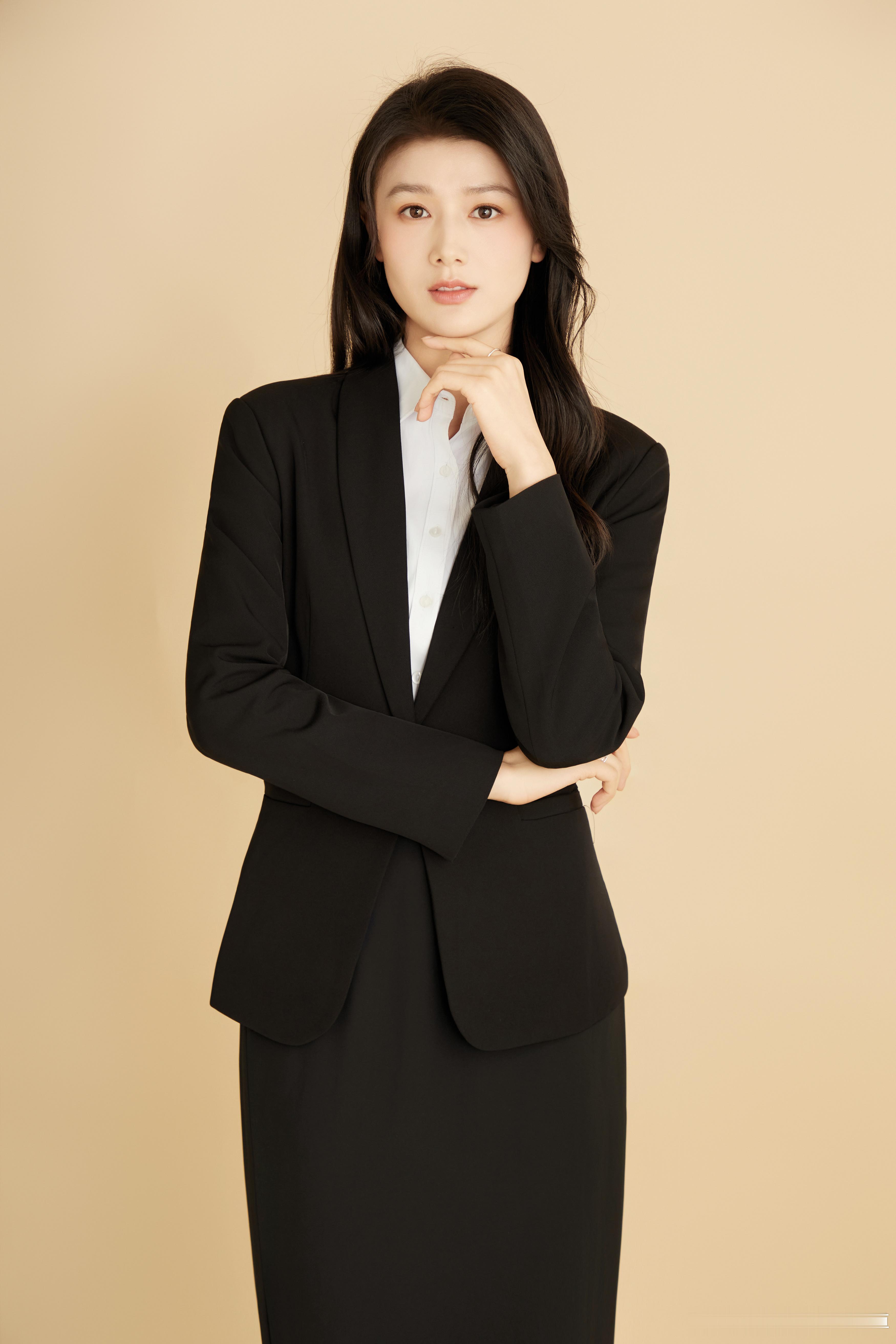 来临的日子站在我们面前像一排点着的蜡烛金黄 温暖 明亮的蜡烛不卑不亢 砥砺前行 