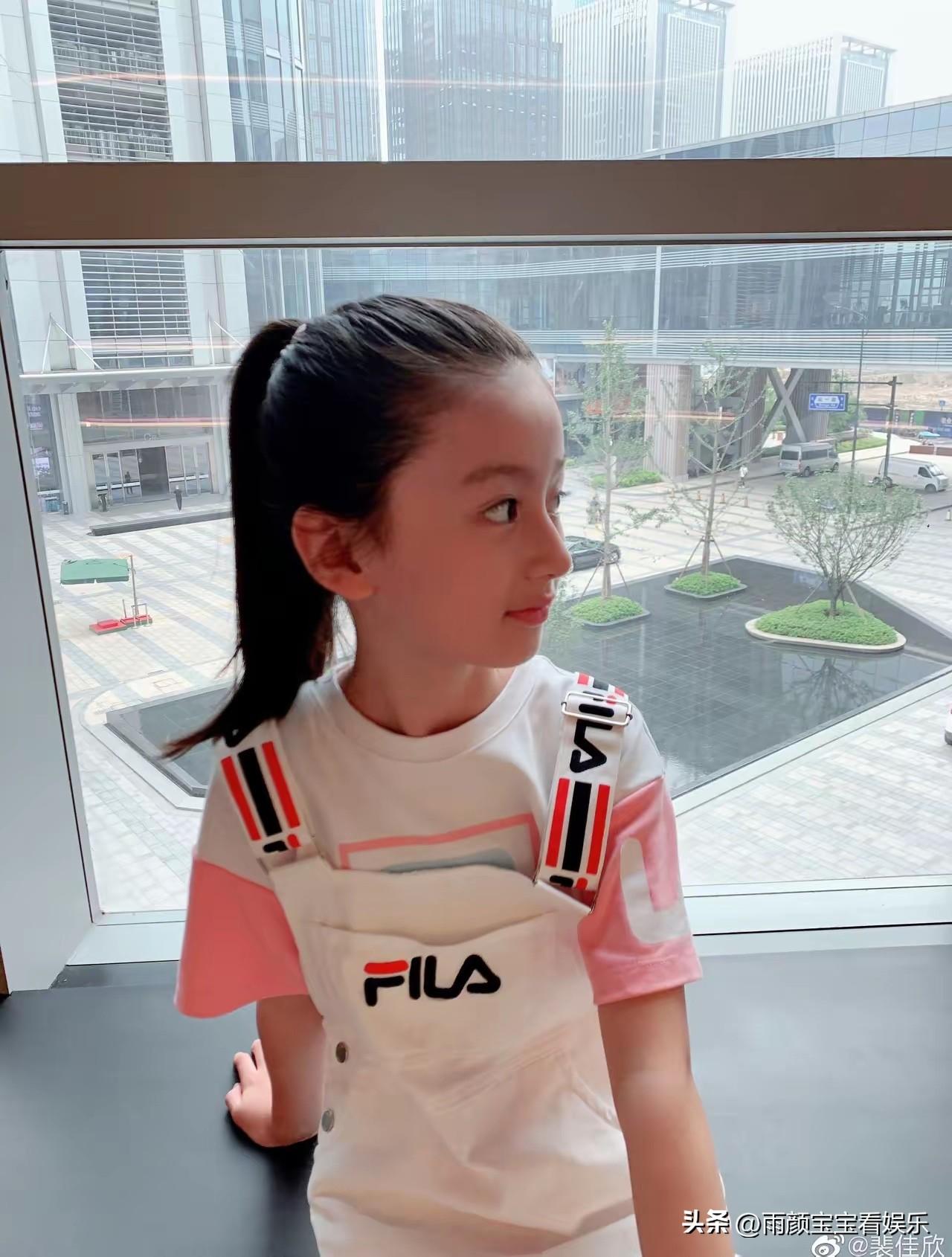 谁能预料到，这个不起眼的小女孩，将来会成为一个大明星