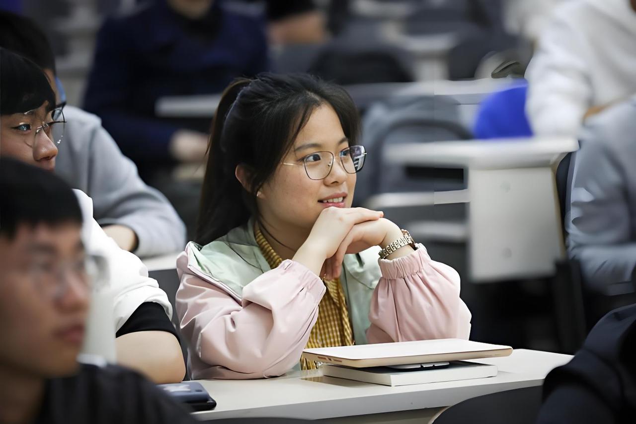 实话实说｜大学生考研vs找工作，没有最好，只有最适配
每年大四，几乎所有大学生都
