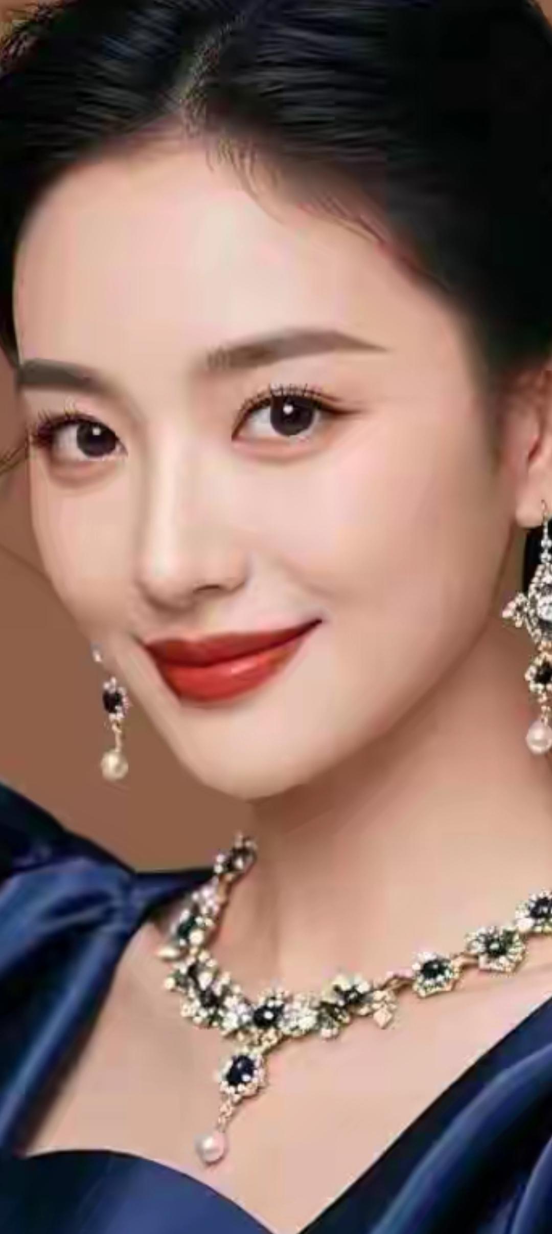 优雅气质，珠宝闪耀，红唇微笑，完美女神！💎💄🌹