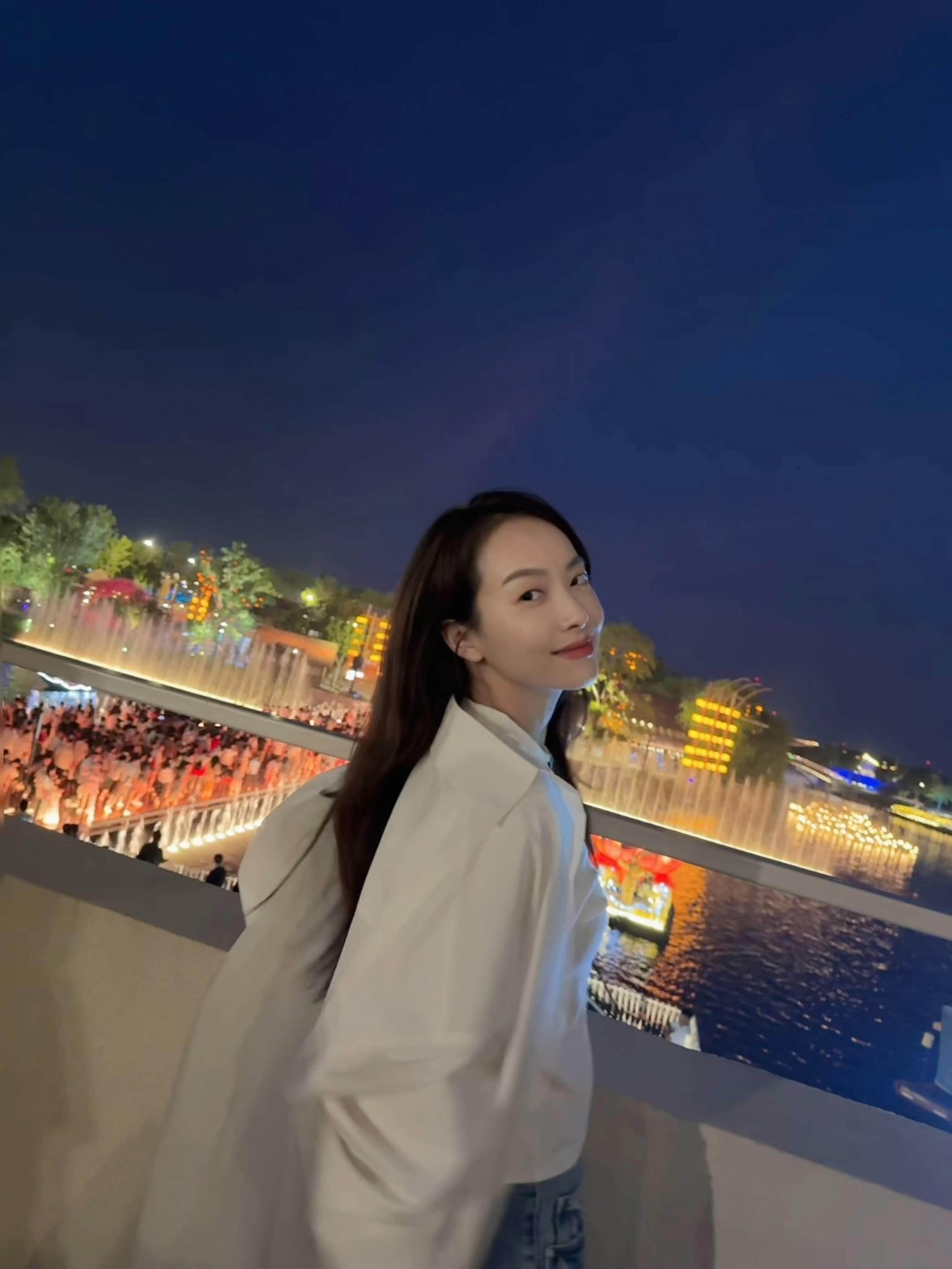 看宋茜营业真的好幸福哦 ​​​