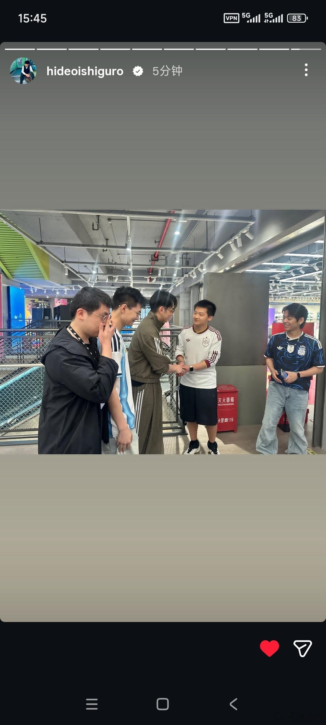 石黑英雄石黑新图预览石黑动态 逛阿迪被卖场员工活捉【石黑桑ins快拍更新】 