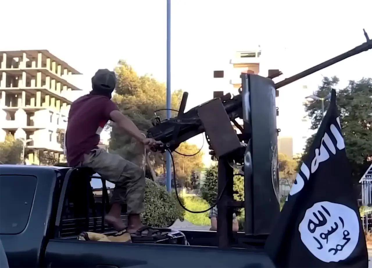 伊拉克情报部门称：“伊斯兰国”(ISIS）在叙利亚的势力正在急剧扩张。
1月27