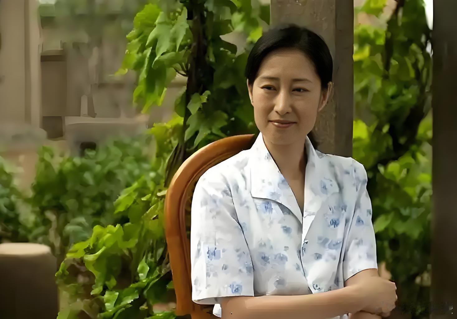 再看《父母爱情》，才发现唯唯诺诺的葛美霞，藏着不为人知的心思。 挑着粪桶走在海岛