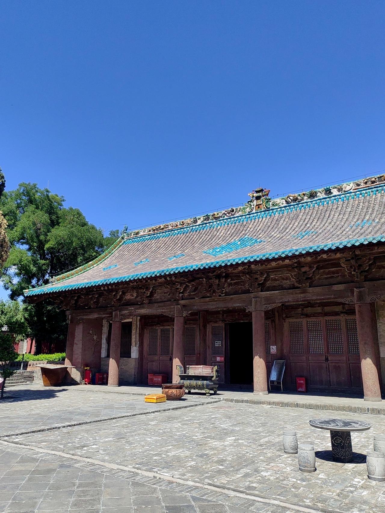山西汾阳太符观后土圣母殿
供奉后土娘娘（1真身+5化身）
主尊：后土圣母（大地之