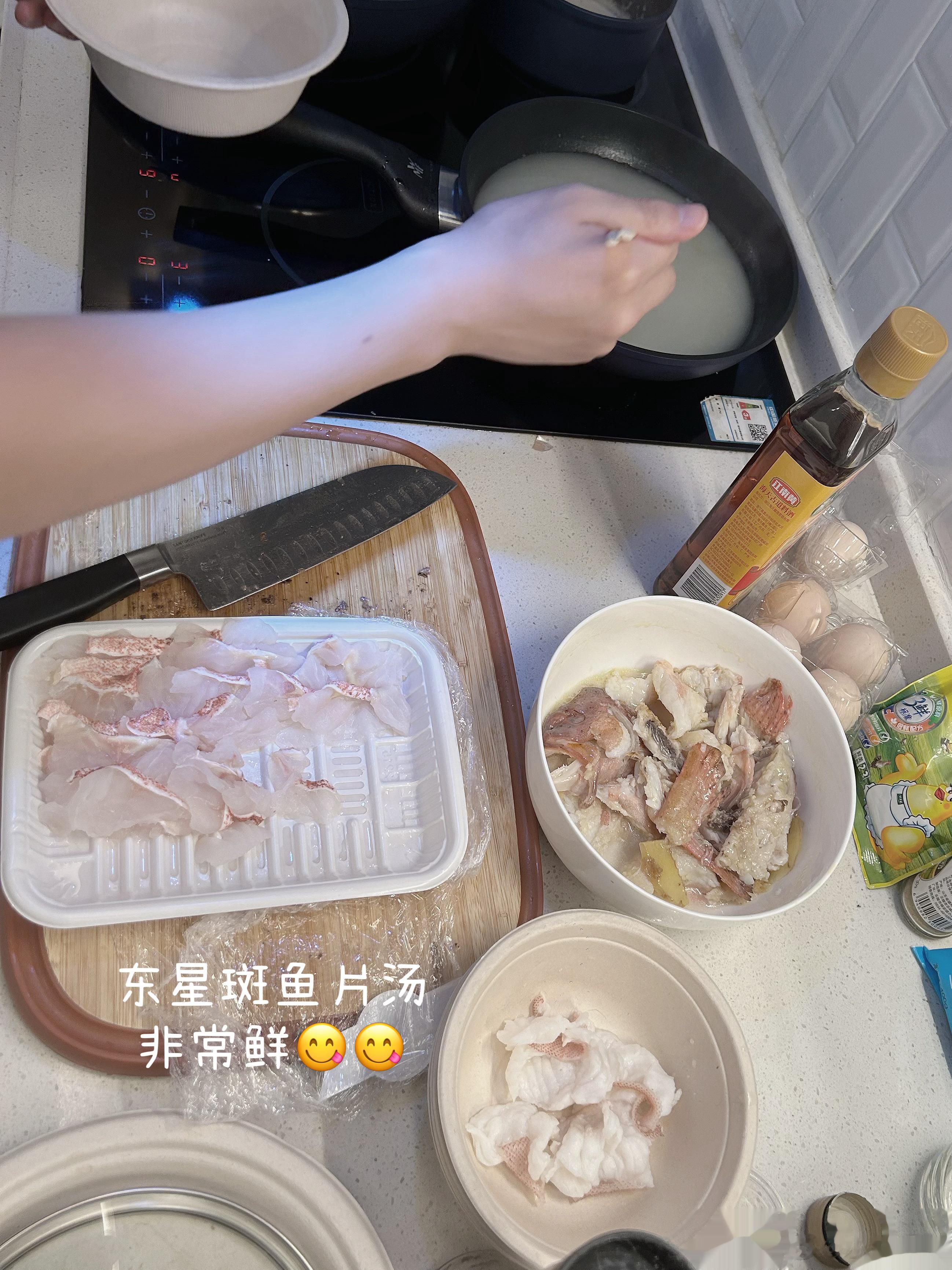 我以为我朋友只是会下厨 没想到是料理[哈哈] 太喜欢跟会做饭的人一起wan ​​