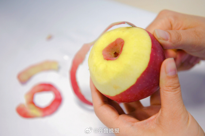 #日常实用大全#【#吃苹果可以养脾胃#】苹果的好处真不少，一养脾胃，二调气色，三