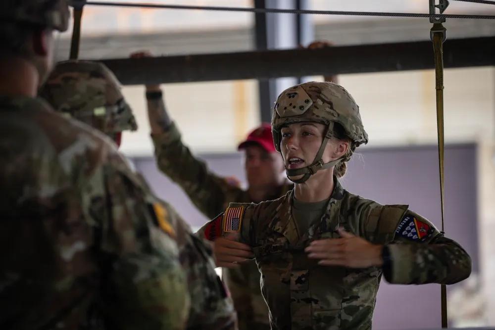 2025年5月29日，美军第十八空降军团的美国陆军跳伞长，在北卡罗来纳州布拉格堡