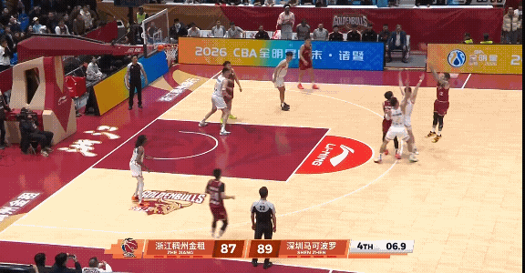 浙江稠州约克投进准绝杀以后，没想到最后本赛季发挥出色的深圳小外援史密斯再次上演“