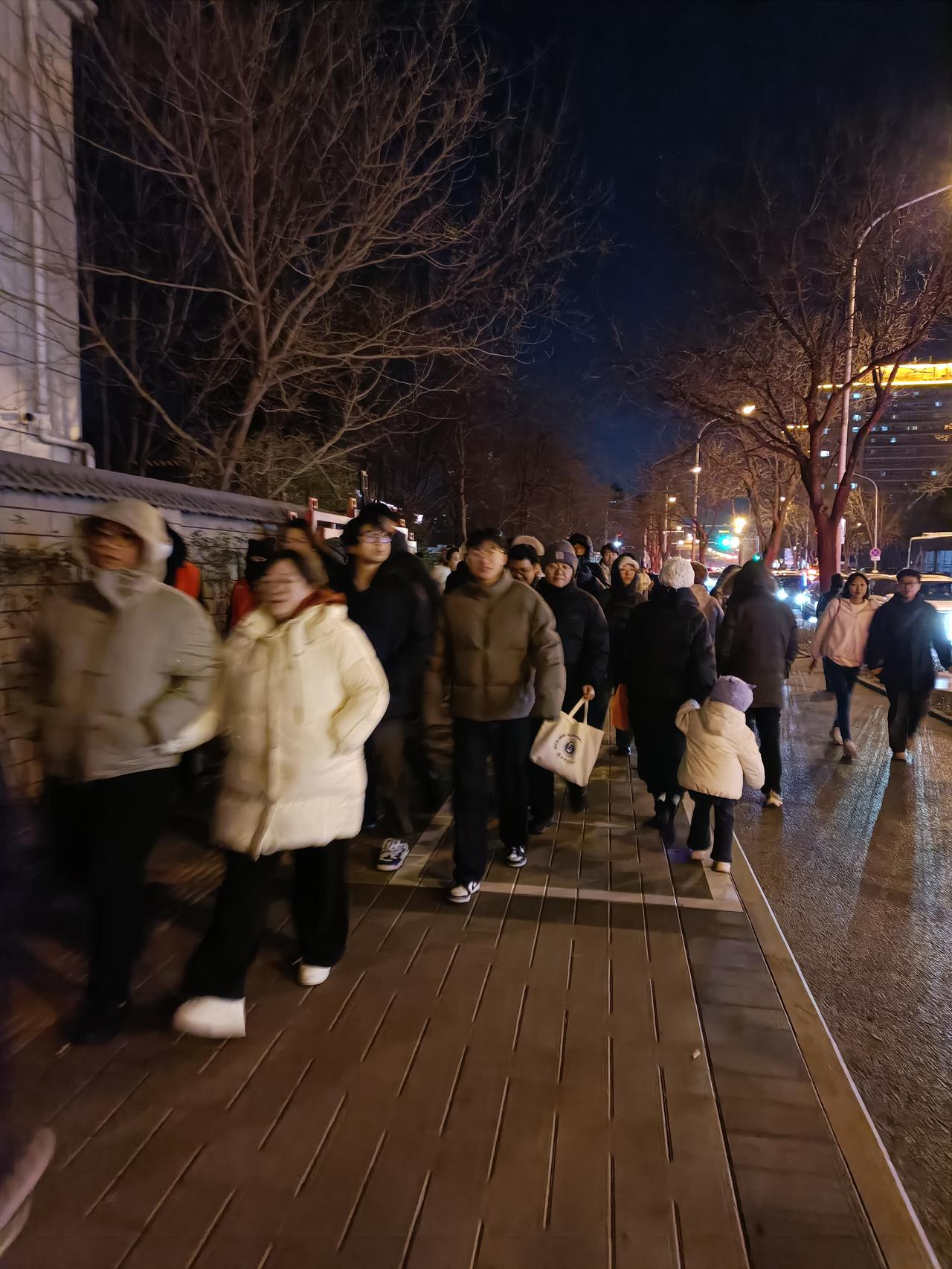 晒图笔记大赛跨年夜，人山人海，车水马龙