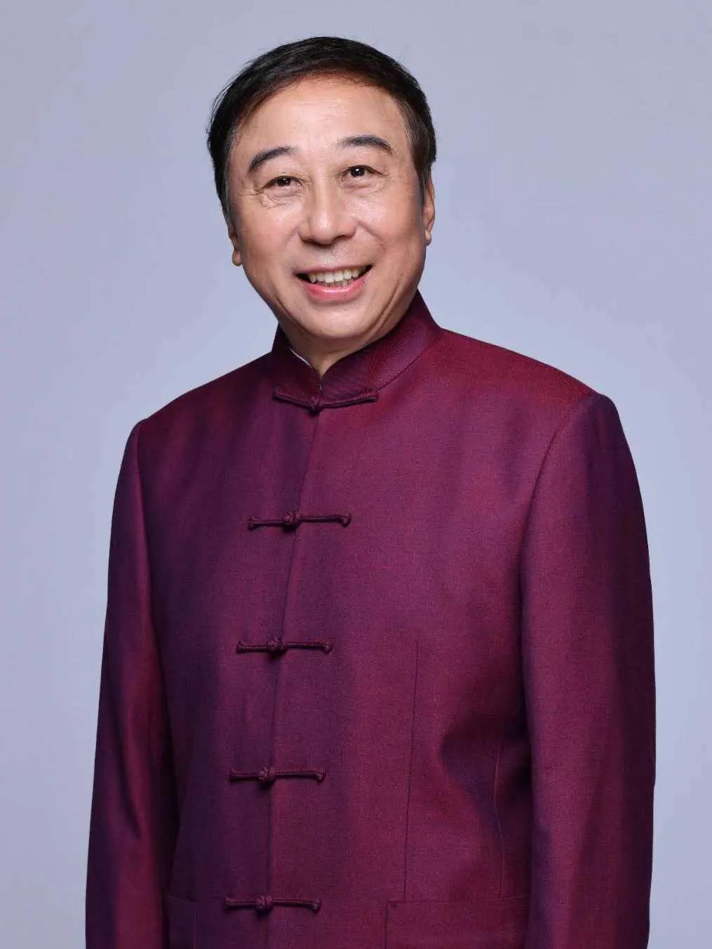 演员，贾玲说，当初冯巩老师那儿有一麻将机，我跟他说了一年了让他给我他都没舍得给，