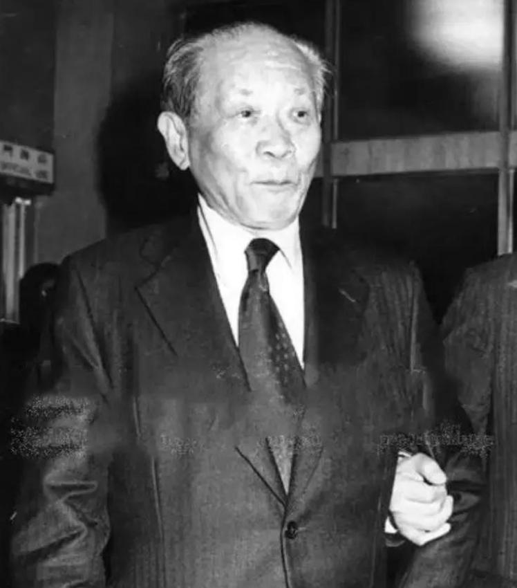 曾指挥朱德贺龙叶挺等5位元帅的张发奎，1980年在香港孤独离世前感慨：站错队了，