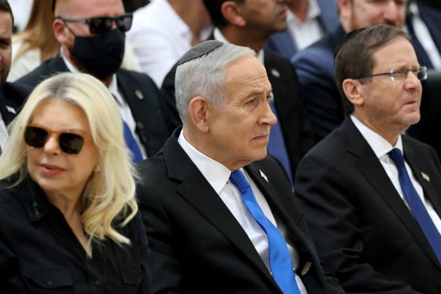 以色列总统赫尔佐格拒绝赦免内塔尼亚胡。他将启动调解，推动检方与内塔尼亚胡达成认罪