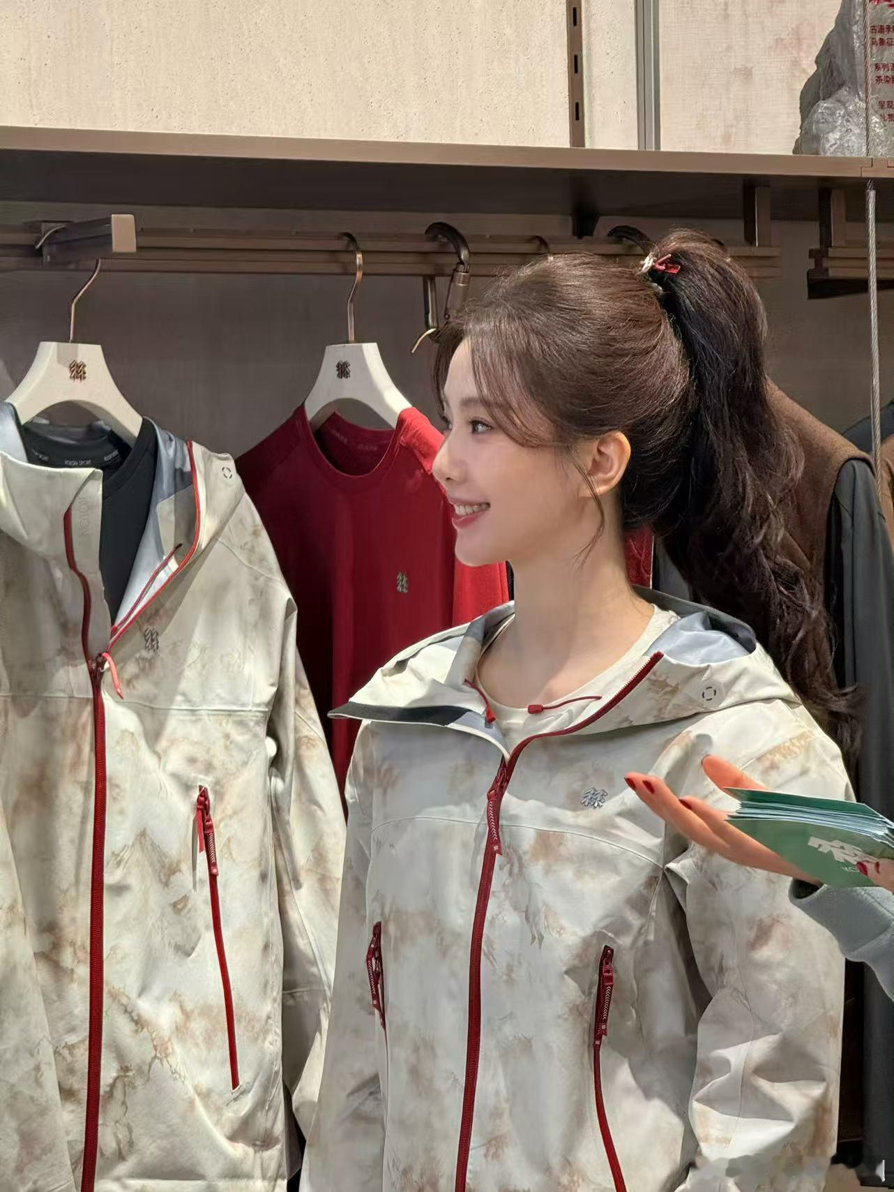 刘诗诗高马尾长卷发刘诗诗深圳线下人气刘诗诗高马尾长卷发，好美，