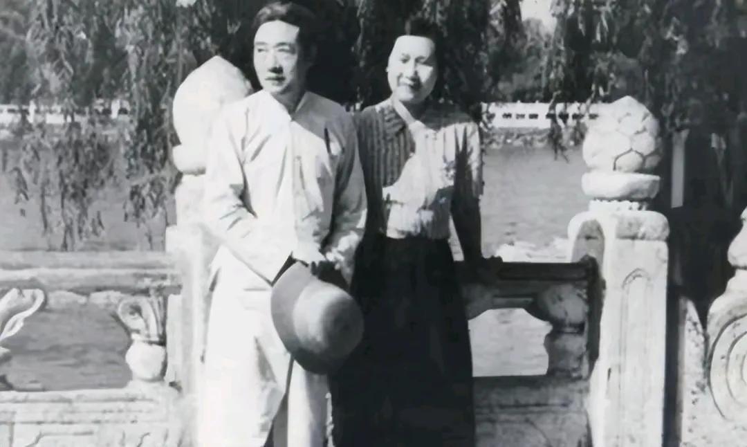 新婚夜，徐悲鸿望着农村妻子，脸上写满了嫌弃。谁知，几分钟后他主动圆房，可得知妻子