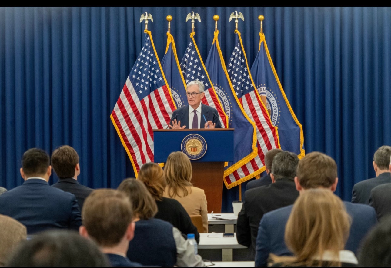 按惯例在三周后公布的会议纪要显示，美联储官员在上个月的会议上对降低利率没多大兴趣