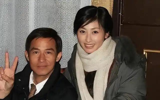 她被张铁林玩弄感情后，选择嫁给了“臭名昭著”的李子雄，当年不被看好的选择，如今却