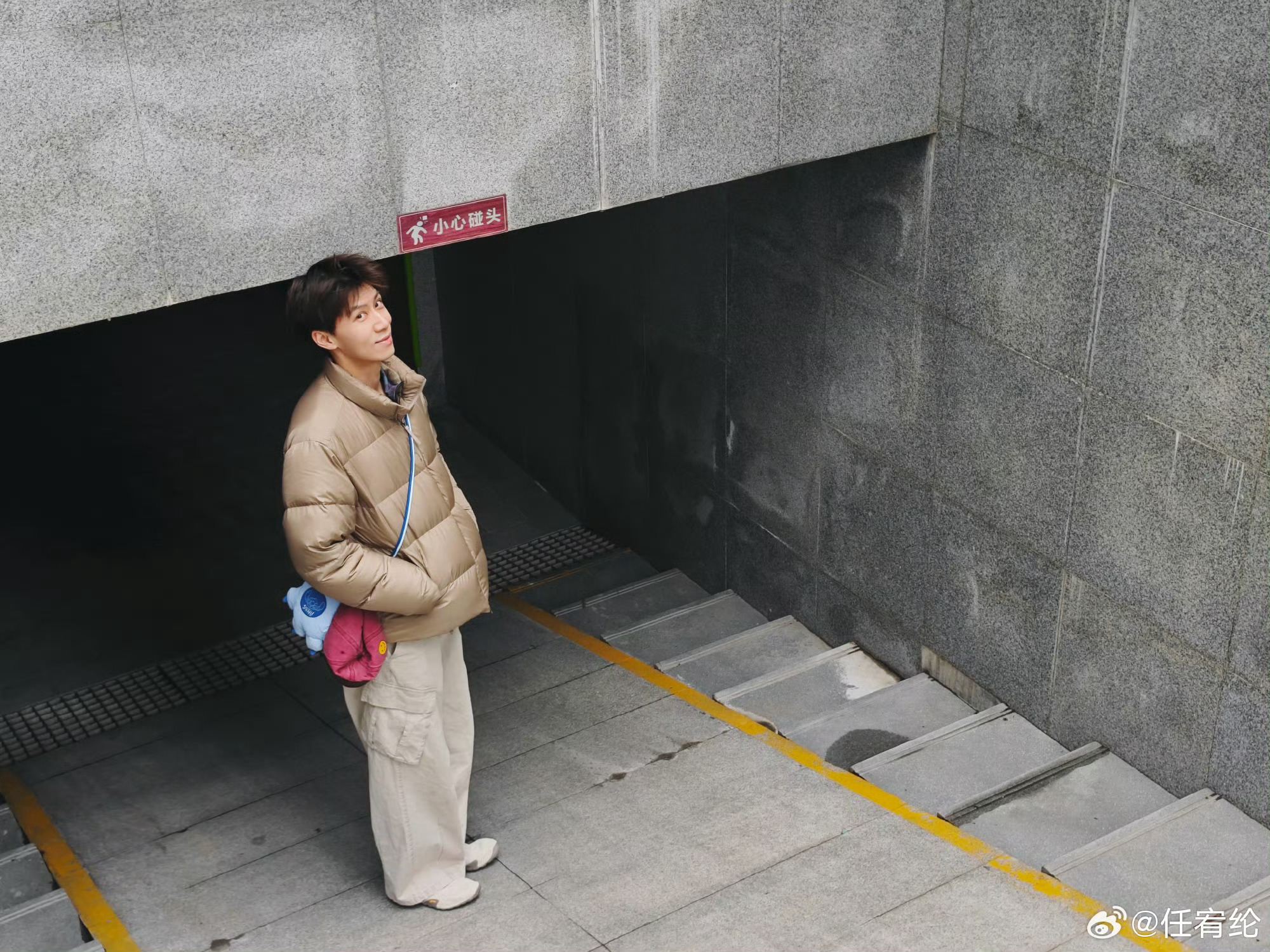 任宥纶喜欢打羽毛球，喜欢逛街和万物合照 营业松弛感满满！ 