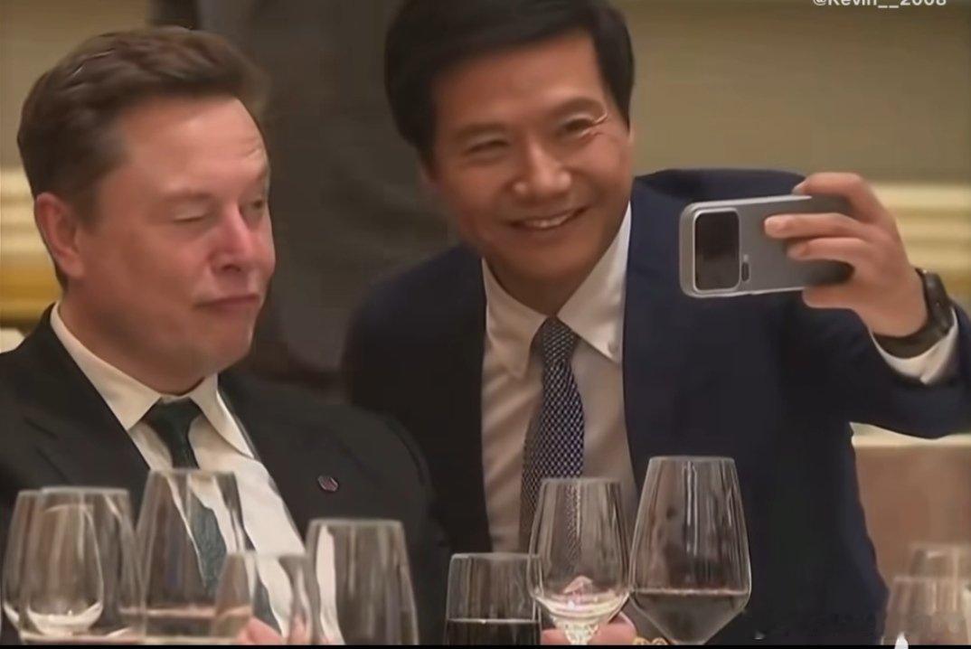 有点想不明白雷总的这个合影是非拍不可吗？ 