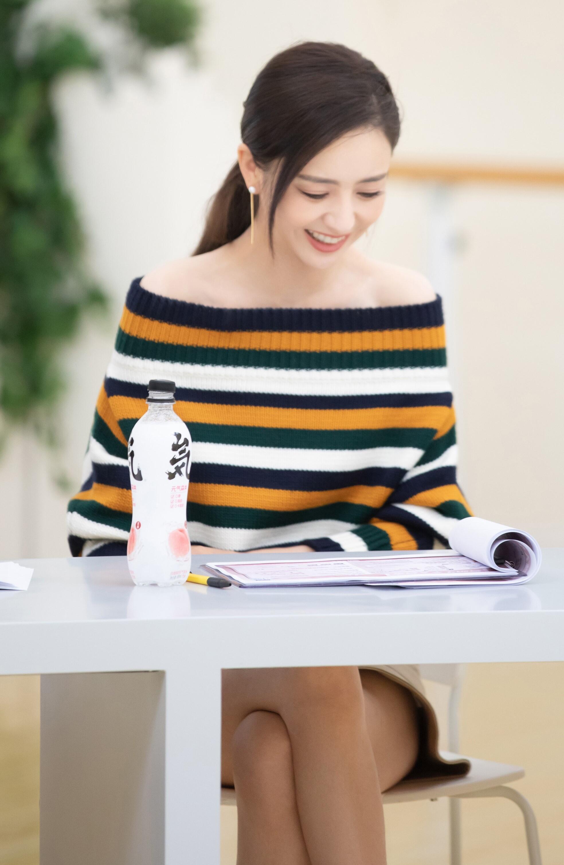 佟丽娅  第八组 