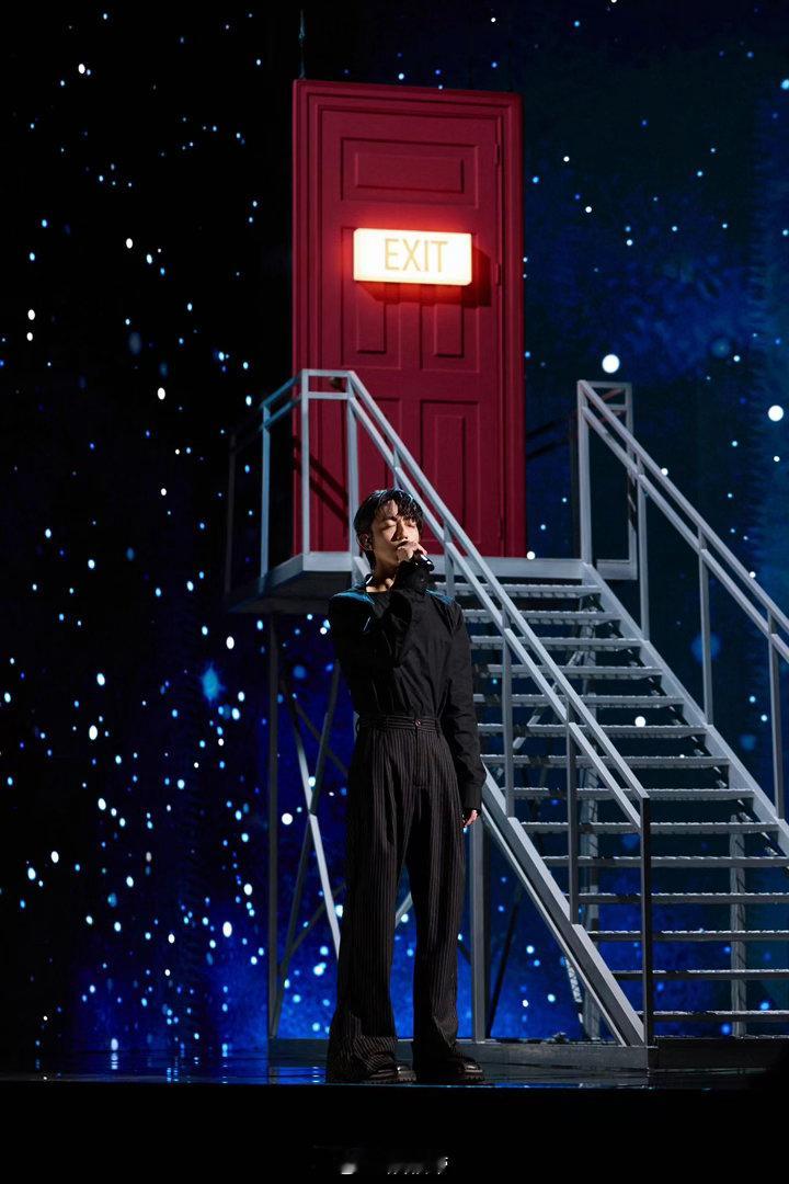 林宥嘉超级管家广州站官宣林宥嘉蹲下来为你擦鞋 广州大学城体育中心体育场，首站定档