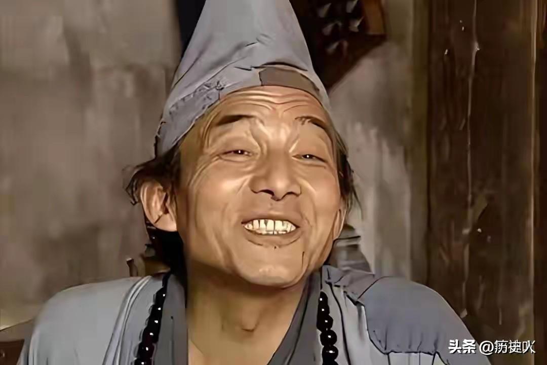 谁也没想到，91岁的游本昌会以这样的方式再上热搜。
2025年春节前，老爷子突发