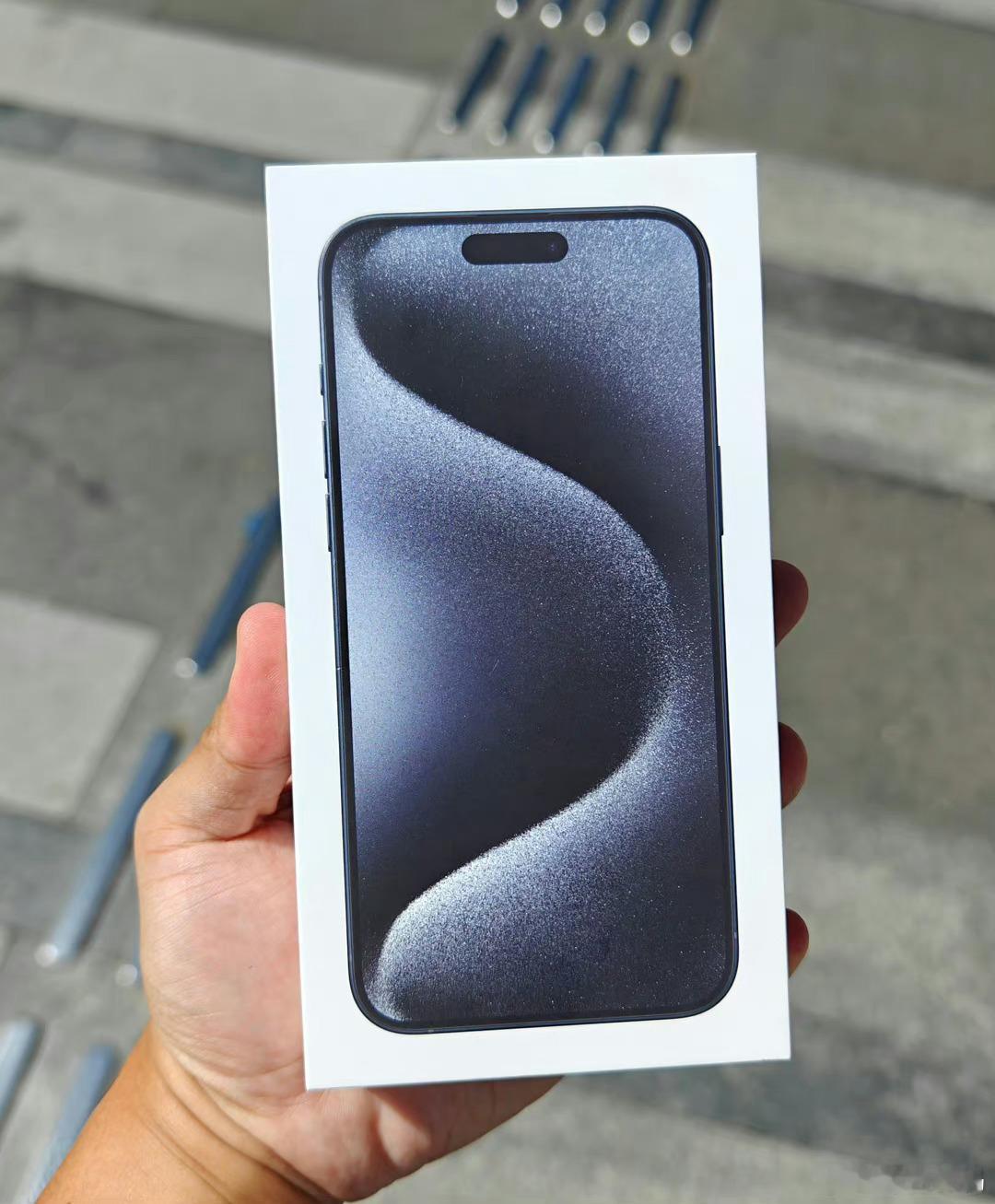 #iPhone16发布时间曝光#下个月iPhone16就发布了，考虑把我这台iP