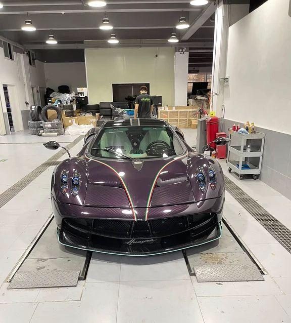 帕加尼中国🇨🇳限定龙之九子系列中的Pagani Huayra Di...