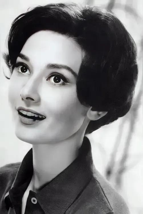 卡耐基写给女人的一生幸福忠告:
当你想要过得快乐的时候，
那么你首先要做的就是，