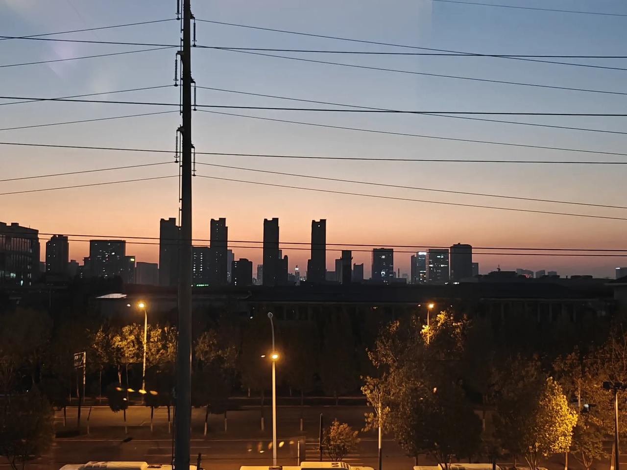 秋日的晚霞多了更多的哀愁🙁