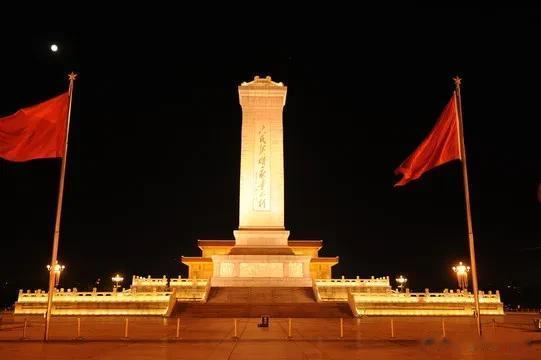 对巴勒斯坦人的天理在哪里？人性又在哪里？他们的今天不就是我们经历过的昨天吗！

