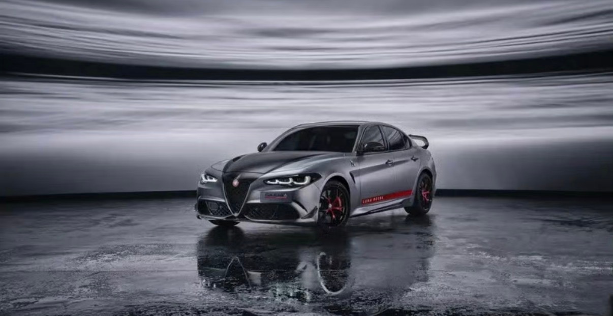 【阿尔法·罗密欧Giulia四叶草Luna Rossa版发布 全球限量10台】在