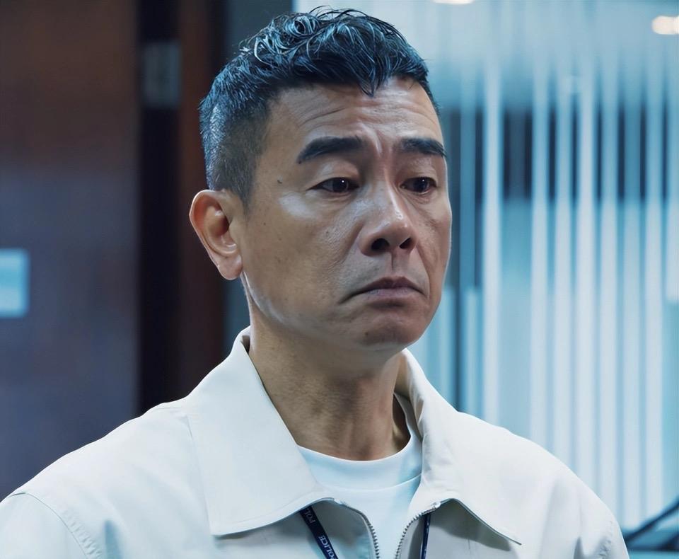 一段非常有道理的话：“普通人只要守住一条底线，就能躲开这世上99%的坑与祸。这条