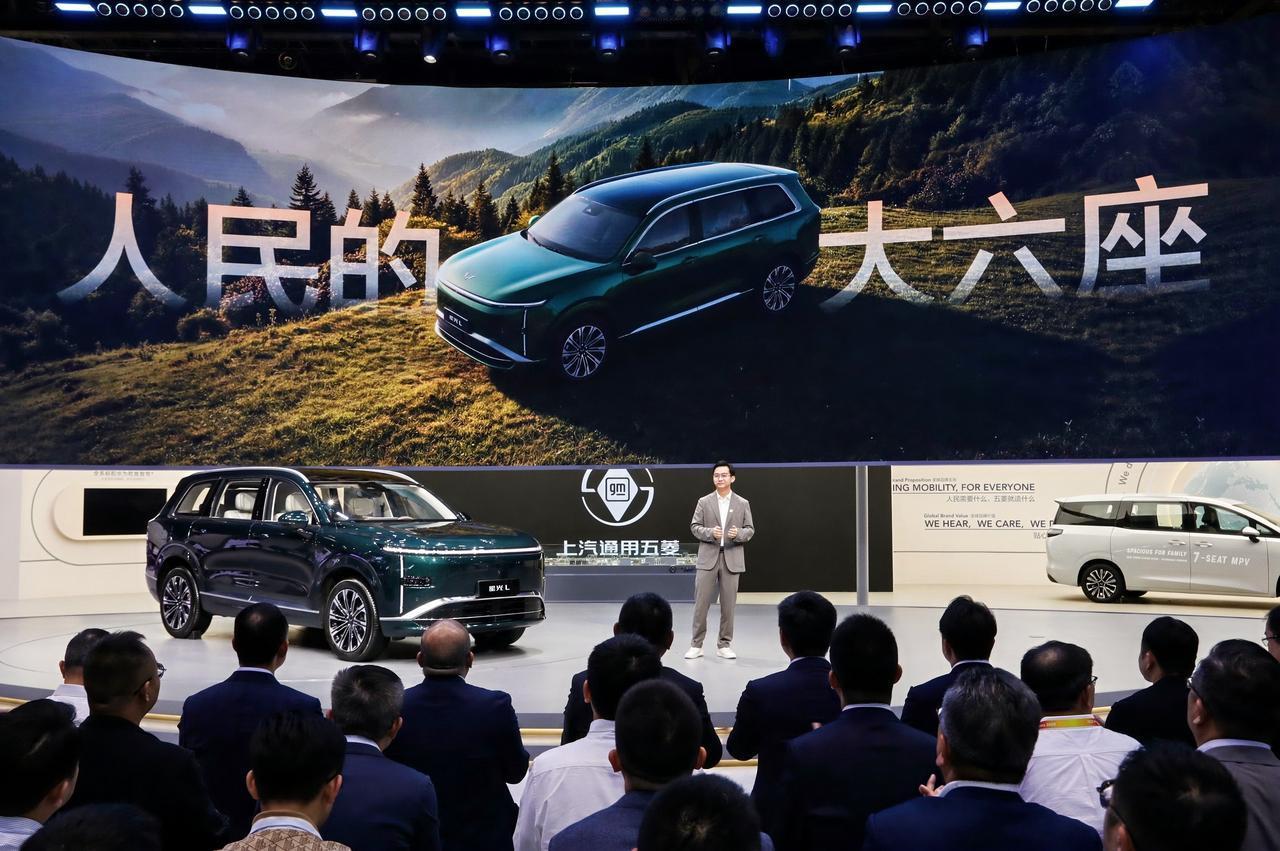 家里人口一多，出门选车确实挺头疼的。五菱在北京车展带来的星光L，首发亮相同步开启