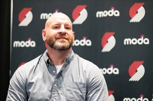 波特兰开拓者 乔·克罗宁谈到杨瀚森时说：“我们已经对他进行了近两年的深入考察。我