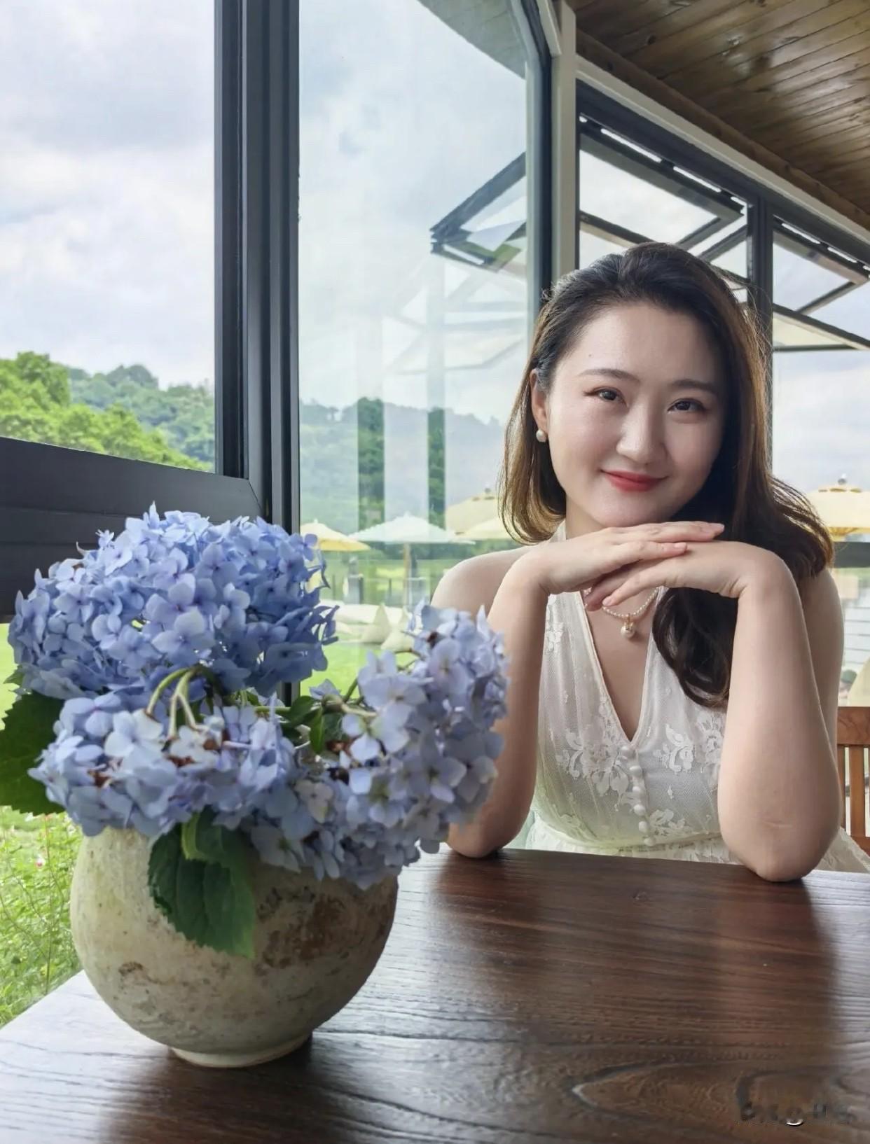 什么样的女人老了依然精致?穿着得体，找到适合自己的风格。