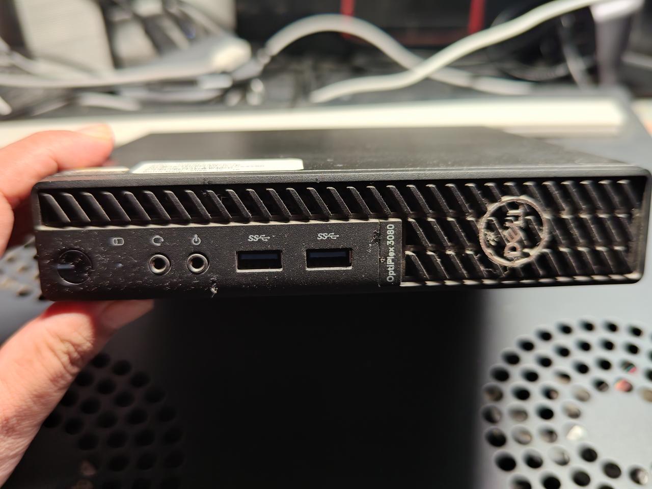 客户的一台迷你主机，戴尔的 Optiplex 3080，无法开机了。
我挺喜欢这