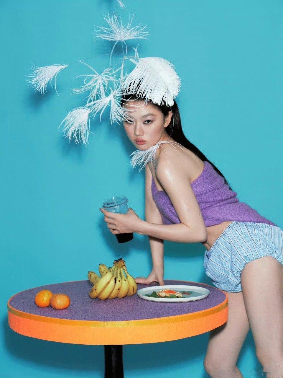 单依纯24岁生日写真单依纯苦瓜配紫毛衣造型好别致 24岁生日写真大片释出！软糯紫