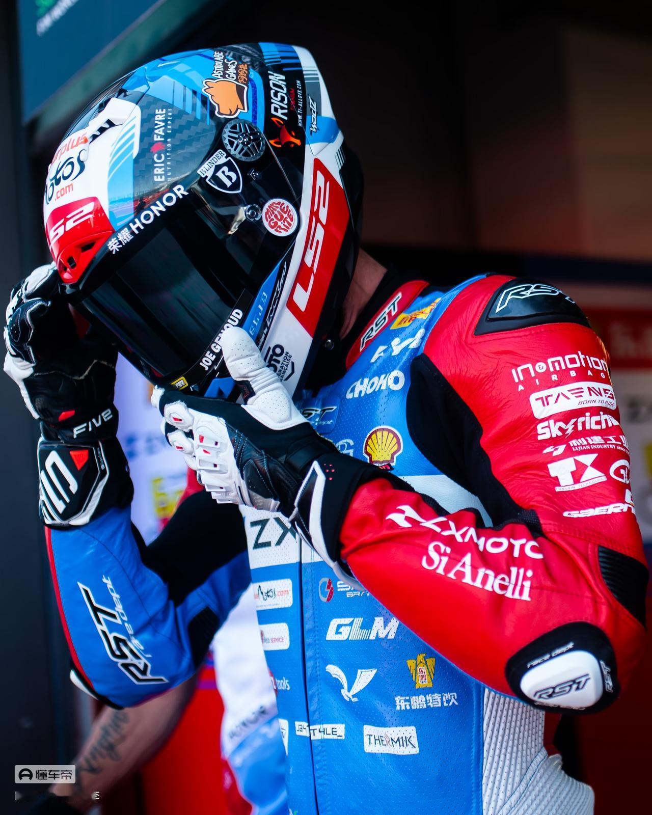 WSBK西班牙赫雷兹站，是德比斯本赛季的收官大考。一路征战下来，他稳定性极强，但